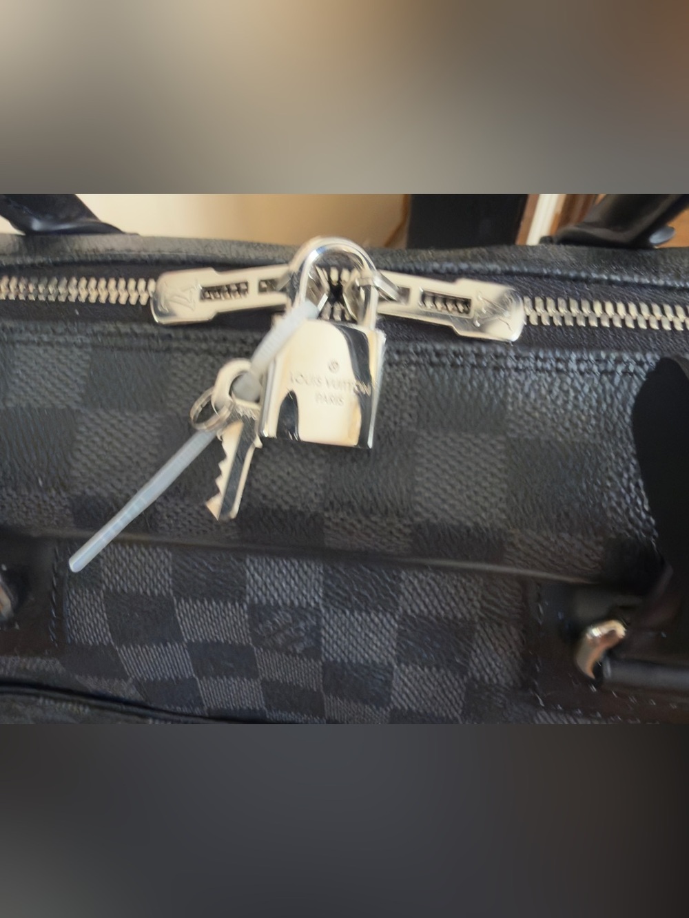 Louis Vuitton Graphite ICare - Picture 4 of 17